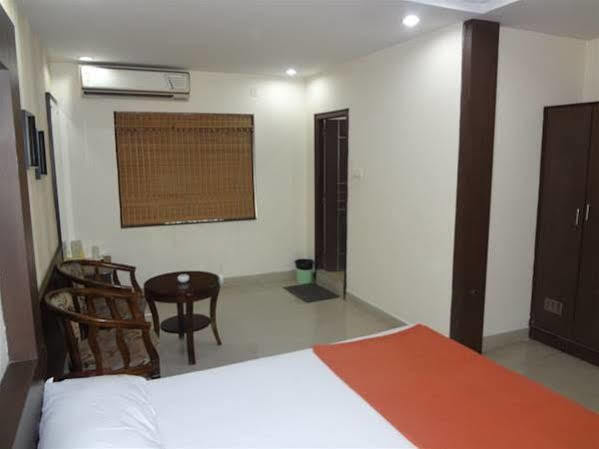 Hotel Athidi Grand Visakhapatnam Bagian luar foto