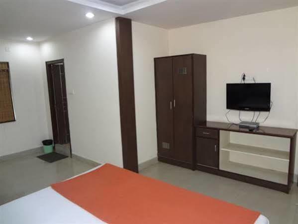 Hotel Athidi Grand Visakhapatnam Bagian luar foto