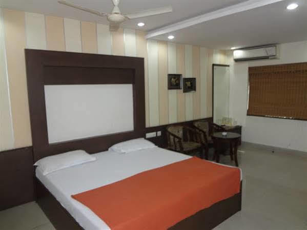 Hotel Athidi Grand Visakhapatnam Bagian luar foto